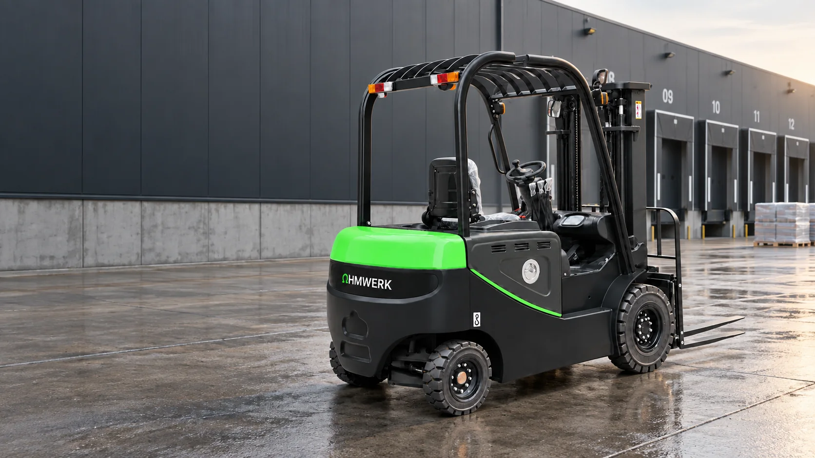 Elektrische Ohmwerk-vierwielheftruck op een logistiek laadplein
